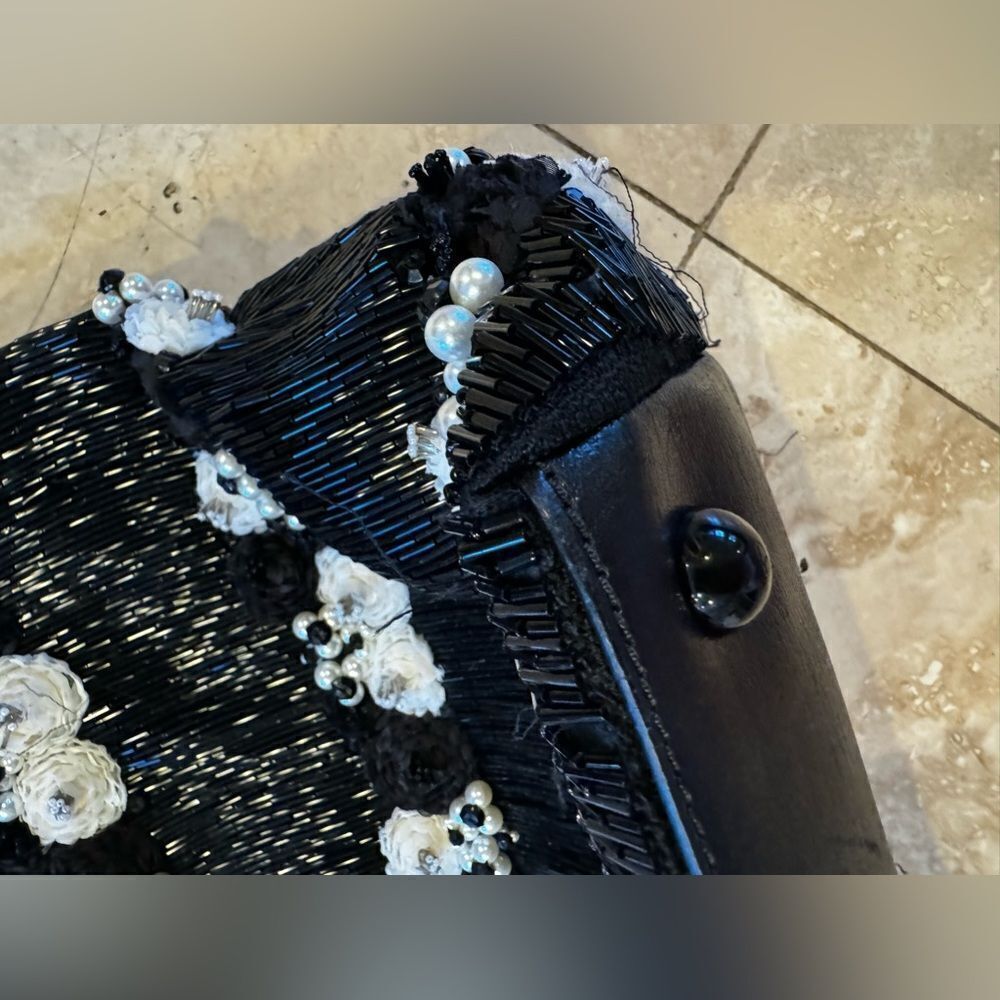**ULTRA RARE** AUTH VALENTINO BEADED FLOWER BAG - Picture 10 of 16